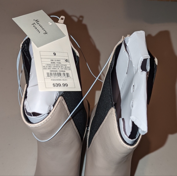 Women's boots by Itzel - Picture 4 of 8